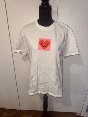 Zara White Short Sleeve Tee with Pink/Red Heart Graphic